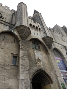 Main "porte" (gate) of the Palais des Papes. Those double tours above were part of what was restored in modern times to return the Palais to its 14thC appearance