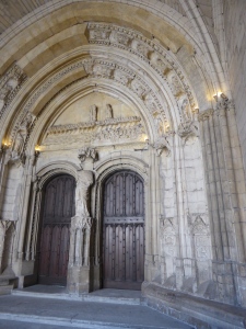 At the top of the l'Escalier d'Honneur, the Grande Porte, through which you enter the Grande Chapelle